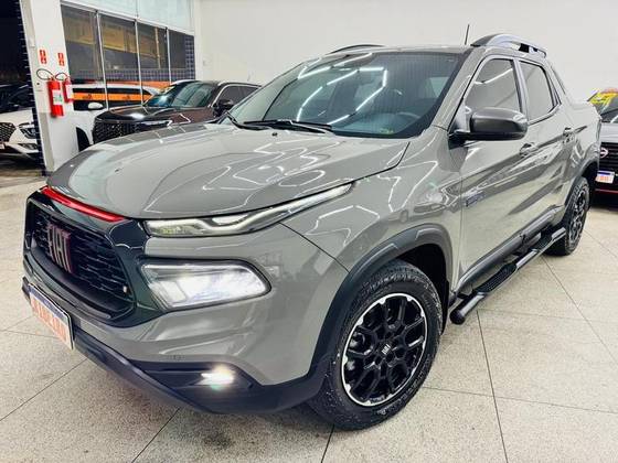 FIAT TORO 2.0 16V TURBO DIESEL ULTRA 4WD AT9 FIAT TORO 2.0 16V TURBO DIESEL ULTRA 4WD AT9